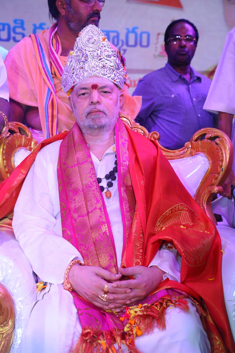 Sri Mulugu Ramalingeshwara Varaprasad Siddhanti was honoured with Jyotishyasastra Vignana Visharadha at Tummalapalli Kalakshetram, Vijayawada (263)